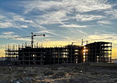 Qəzvində xəstəxana tikintisi yarımçıq qalıb