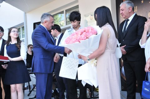 Abşeron rayonunun tam orta   məktəblərində “Son zəng”