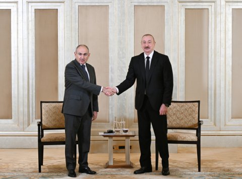 Sülhə gedən yol tarixi həqiqətdən keçir